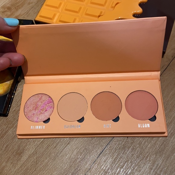 Makeup bundle - Picture 2 of 9